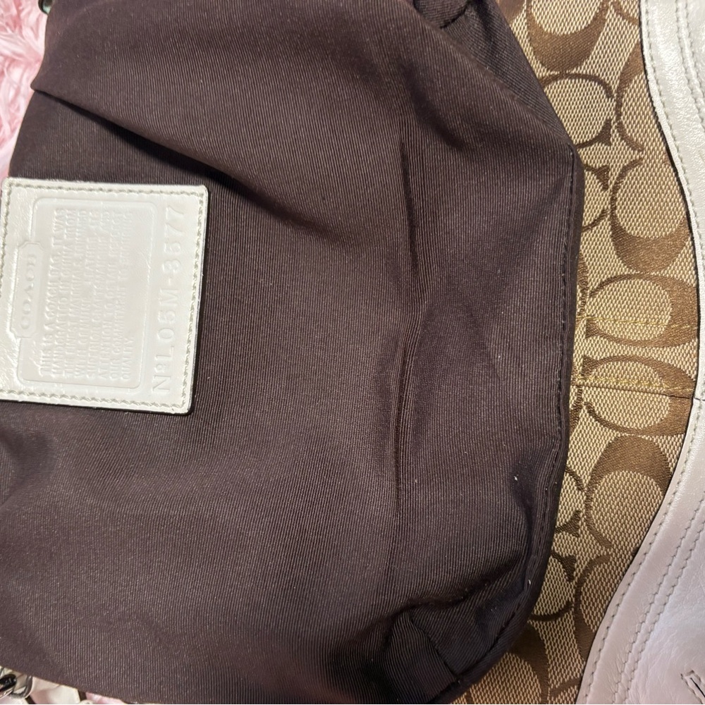 Signature Brown and White vintage Coach Soho shoulder Bag - Picture 9 of 10